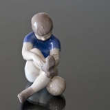 Erik, Dreng, fodboldsspiller, Bing & Grøndahl figur nr. 2374