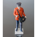 Postbote mit rotem Mantel bringt die Nachrichten, Bing & Gröndahl Figur