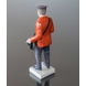 Postbote mit rotem Mantel bringt die Nachrichten, Bing & Gröndahl Figur Nr. 2451