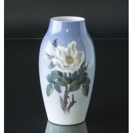 Vase med rose, produceret af Bing & grøndahl nr. 289-5243 eller 740