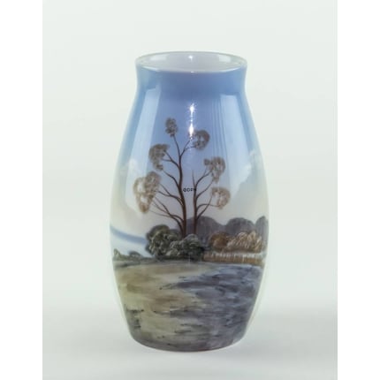 Vase med landskab med træ, Bing & Grøndahl nr. 575-5247