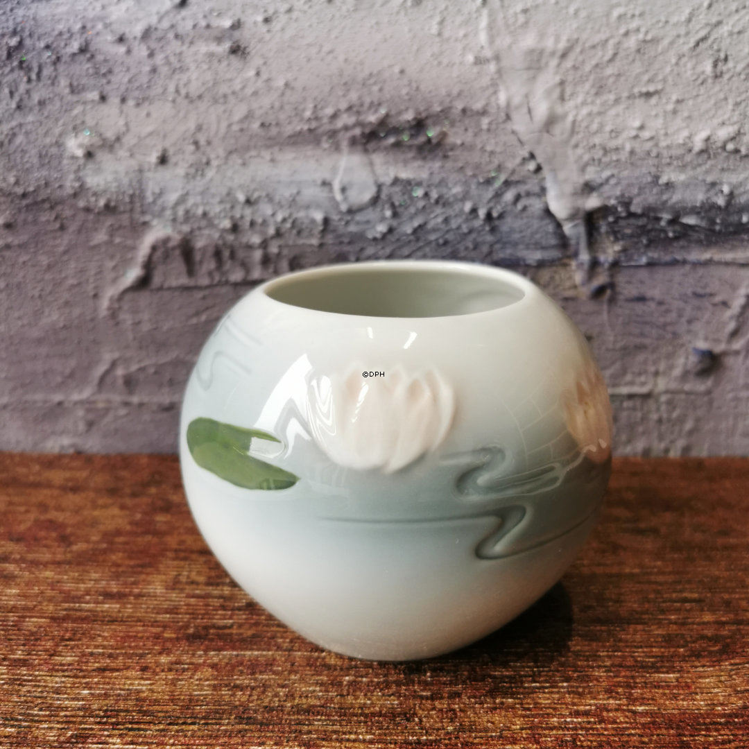Vase mit Seerosen, Bing & Gröndahl Nr. 6411