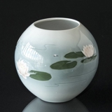 Vase med åkander, Bing & Grøndahl
