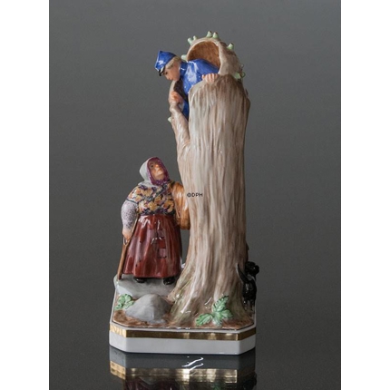 The Tinderbox The Soldier and the Witch by the hollow Tree, Bing & grondahl overglaze figurine no. 8051