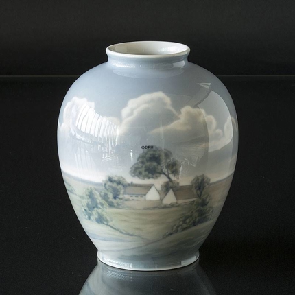 Vase med bondegård, Bing & Grøndahl nr. 8704-354