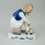 1986 Annual Figurine Jenny, The Little Roller Skater, Bing & GrøndahlBing & Grøndahl