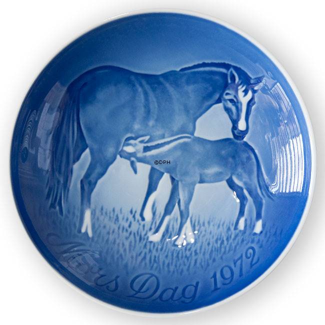 Horse with Foal 1972, Bing & Grondahl Mothers Day plate | Year 1972 | No.  BM1972 | Alt. 1902672 | Henry Thelander | DPH Trading