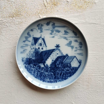 Grinsted Teller, Zeichnung in blau, Bing & Gröndahl