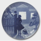 Outside the lighted Window 1919, Bing & Grondahl Christmas plate