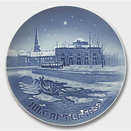Old Copenhagen Canals at Wintertime, Thorvaldsen Museum 1952, Bing & Grondahl Christmas plate