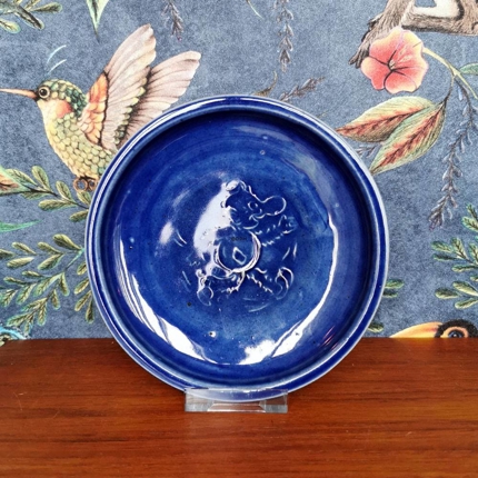 Blå skål med motiv af Krølle Bølle, Michael Andersen Nr. 6227-1