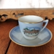 Dänemark Geschirr Tasse (Hans Christian Andersens Haus), Bing & Gröndahl (Tasse Ø 7,5 cm - Untertasse Ø 14 cm)