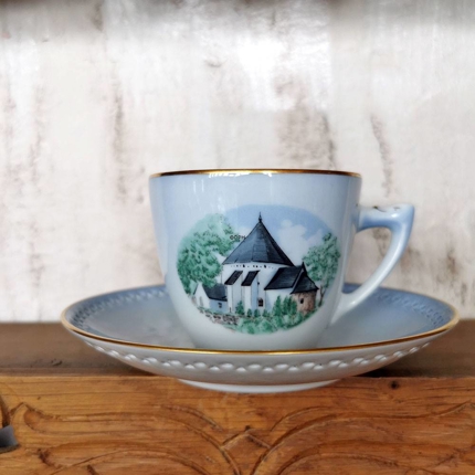 Dänemark Geschirr Tasse (Østerlars Kirche), Bing & Gröndahl (Tasse Ø 7,5 cm - Untertasse Ø 14 cm)