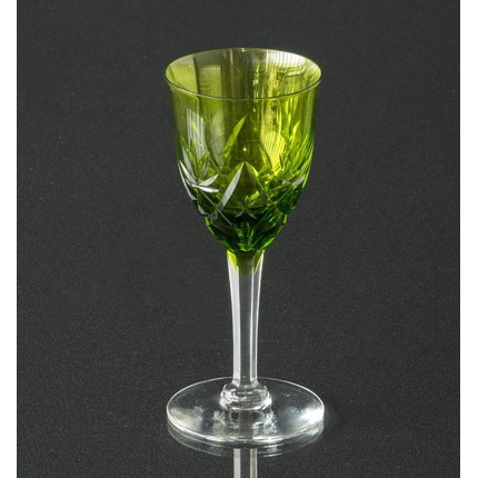 Hvidvinsglas i grøn med udskæringer
