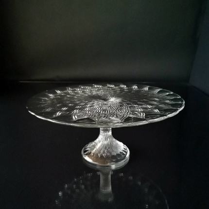 Tortenplatte auf Fuß, Kristallglas mit Gravuren