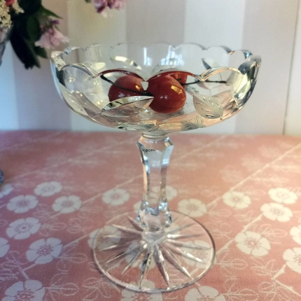 Krystal glas skål på fod med bladmønster