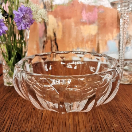 Glas skål med "kanter"