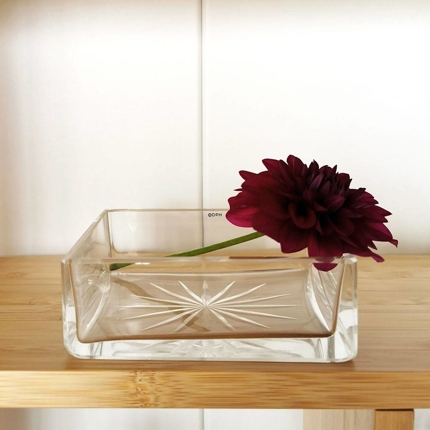 Viereckig Glasschale mit Gravuren