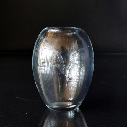 Glass Vase mit Gravuren von Vogel