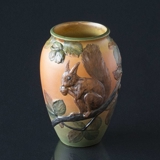 Ipsen Vase med egern nr. 795
