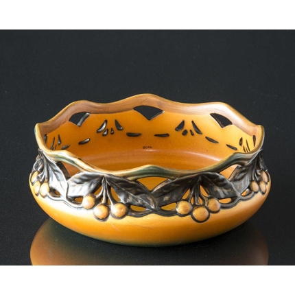 Ipsen Bowl with Leaves on the rim no. 716
