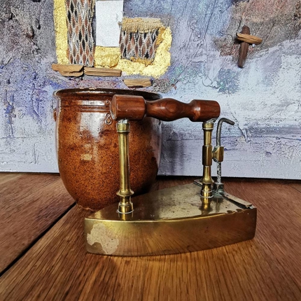 Messing Bügeleisen mit Öffnung auf der Rückseite mit intaktem Heizstein (8)