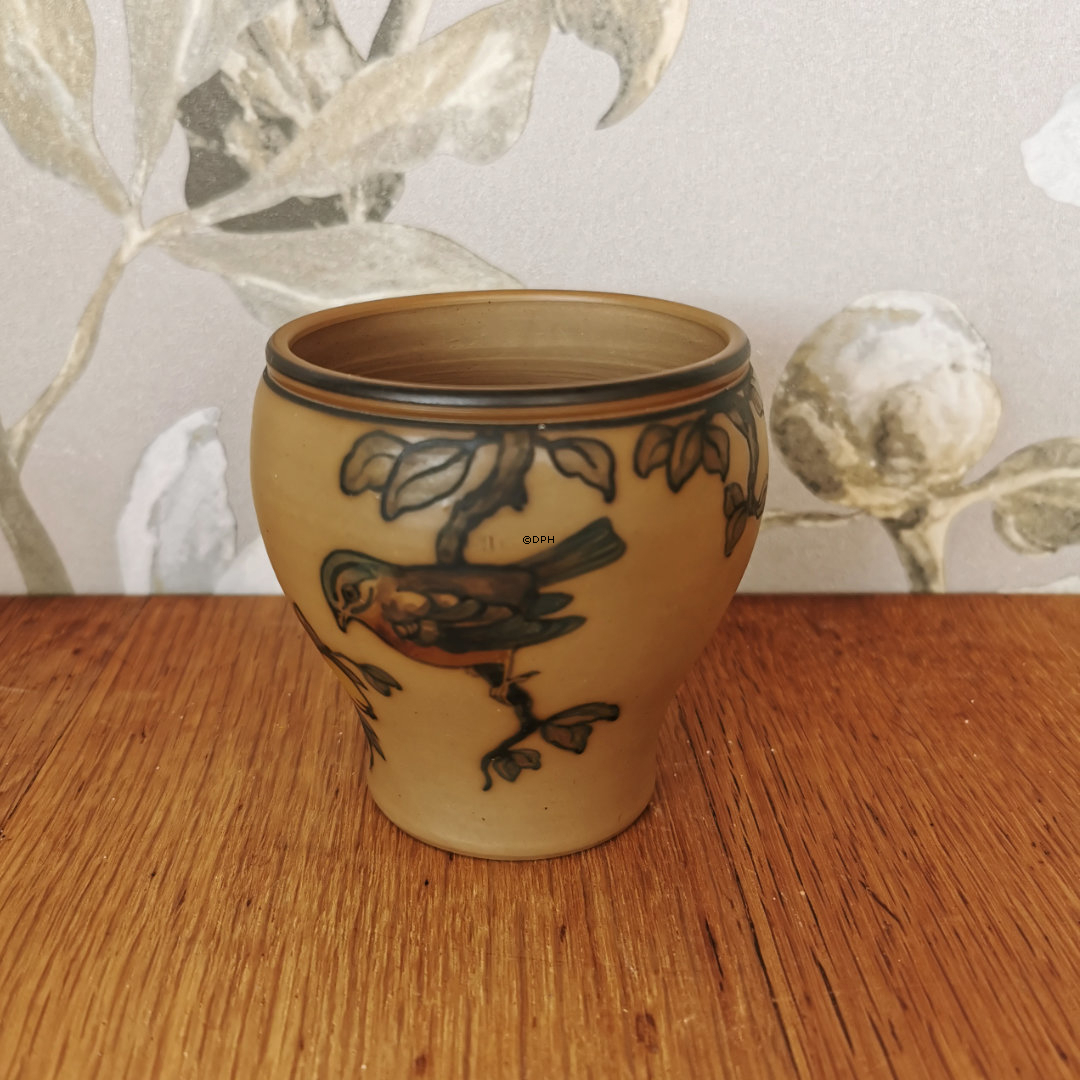 Hjort Vase Nr. 87 mit Vogel auf Zweig
, Bornholmer Keramik