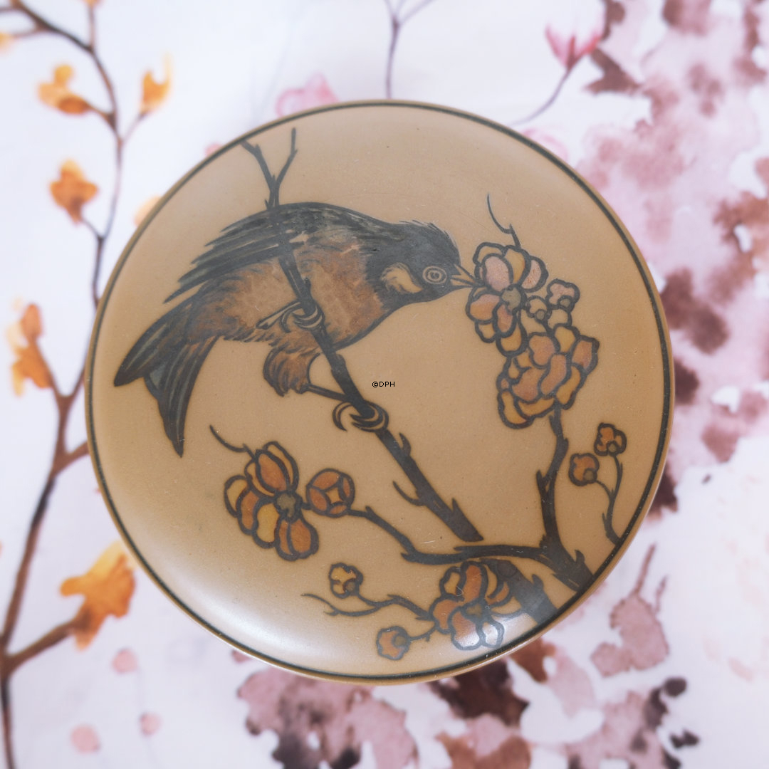 L. Hjorth krukke med låg nr. 10, med fugl