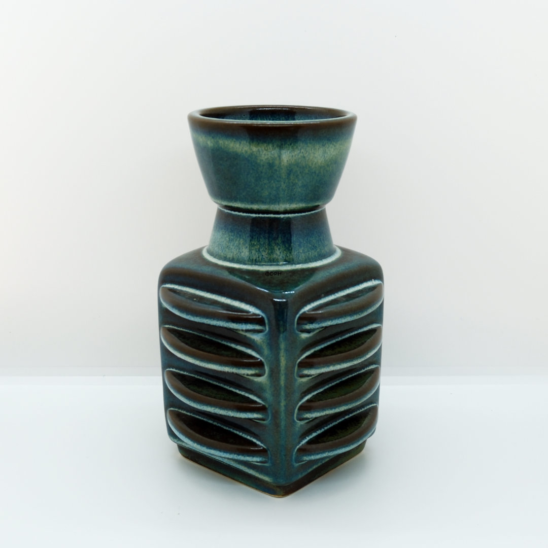 Søholm vase nr. 3404, 19cm, Mork Gron glasur