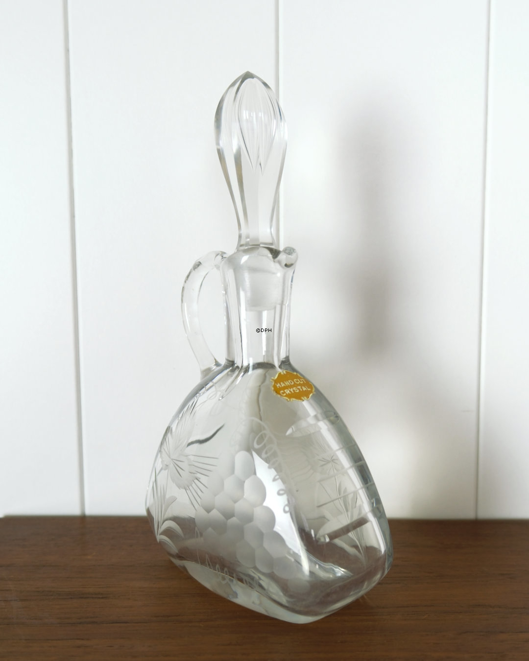 Kristallkaraffe mit handgeschliffenem Traubenmotiv