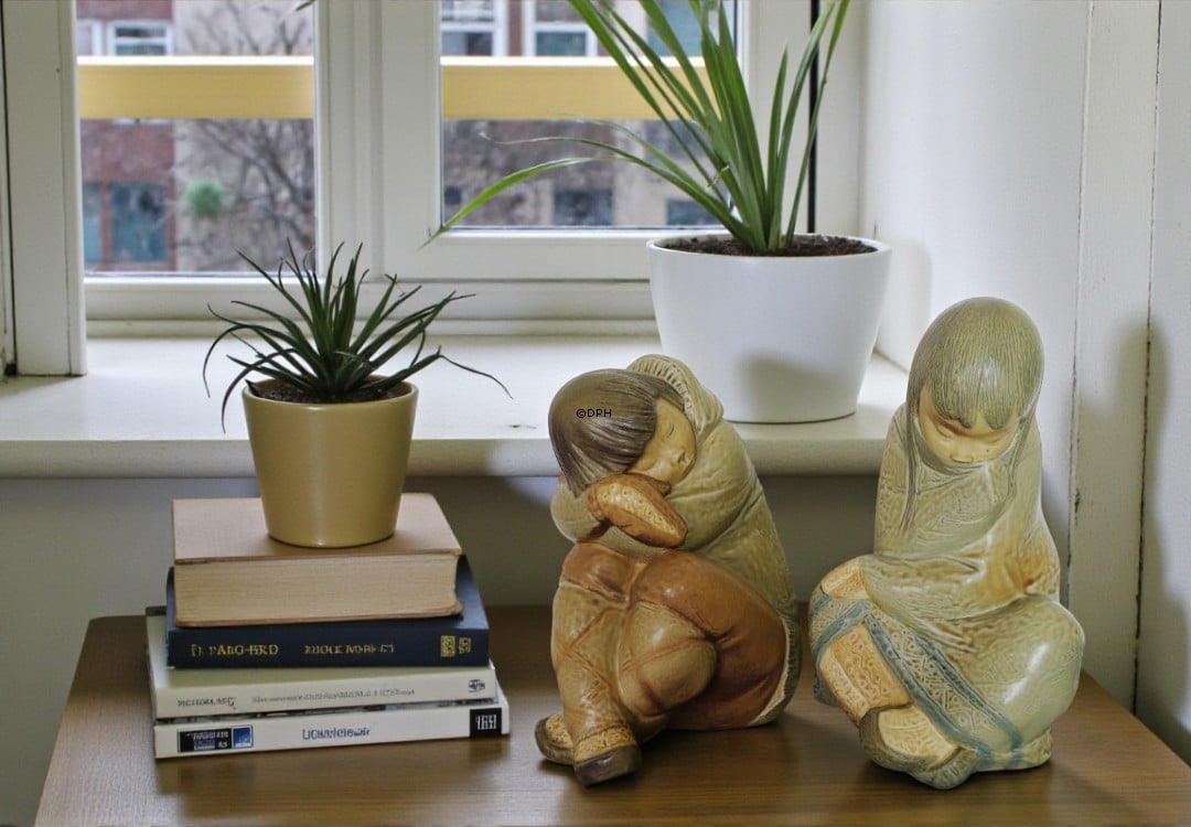 Lladro Kgl. Spansk figur Grønland/Inuitter Siddende børn - Dreng og PIge