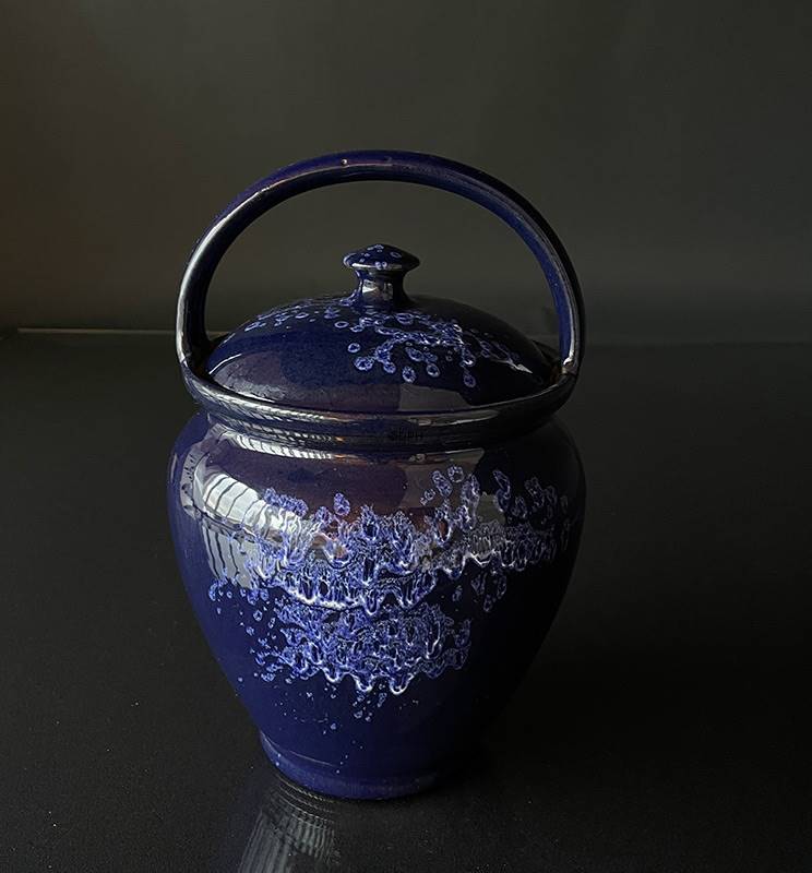 Stor Barselskrukke (Krukke med låg) udført i keramik med flot blå glasur | DG4487 | DPH Trading