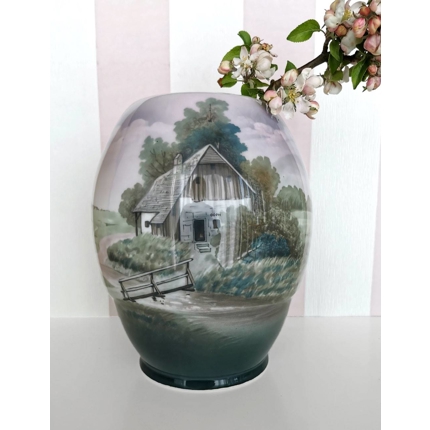 Vase mit Motiv von Bauernhof und Landschaft