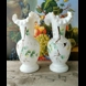 Antikke vaser i opalhvid glas med motiv af blomster, sæt af 2 stk.