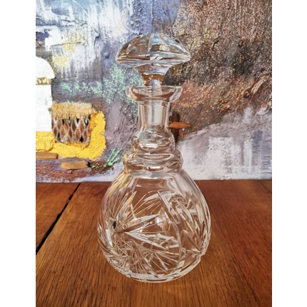 Karaffel i glas med slibninger på prop og fod