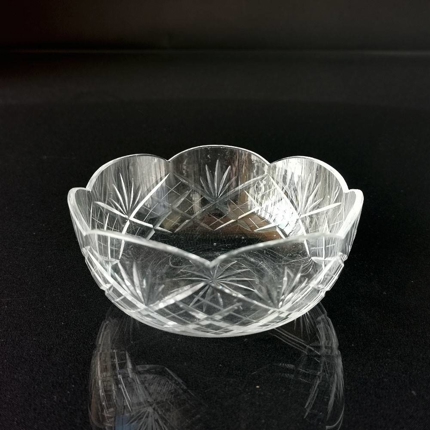 Glas Schale mit Gravuren, Mittel