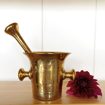 Altes/vintage Messing-Mörser mit Stößel