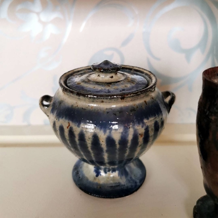 Gutte Eriksen kleine Dose mit Deckel aus Keramik mit schöner blauer Glasur