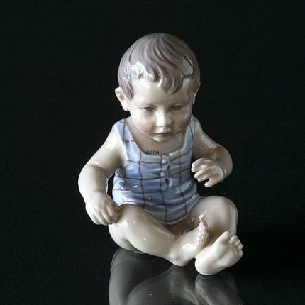 Junge, Baby sitzend, Dahl Jensen Figur Nr. 1105