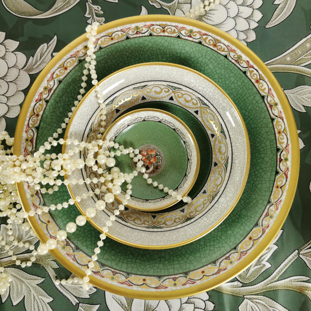 Dahl Jensen gron asiet med blomst krakkeleret 11 cm nr. 121-601