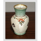 Vase, krakeleret med grøn kant og blomst