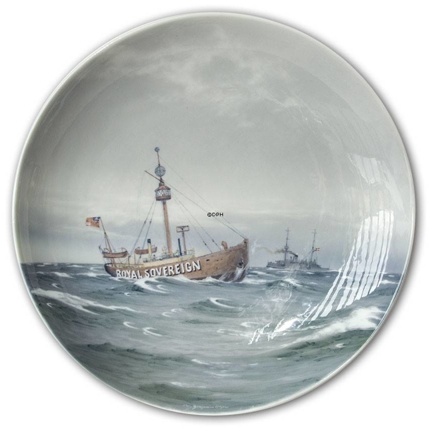 Plate with the lightship "Royal Sovereign" and Cruiser Hejmdal, Royal Copenhagen UNICA signed: Chr. Benjamin Olsen 4.11.1929