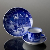 Everything in Its Right Place - 1995 Desiree Hans Christian Andersen Christmas plate, cake plate