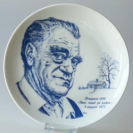 Elgporslin plate with Vilhelm Moberg in blue colour