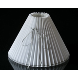 Hvid plissé lampeskærm med SØLV-tråd, passer til Asmussen dråbe lampe med 4 dråber, sidelængde 21cm
