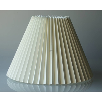 Pleated lamp shade of off white chintz fabric, sidelength 35cm