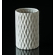 Vase med mønster i hvid porcelæn