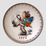 Hummel Annual plate 1973 with boy wandering with umbrella