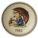 Hummel Annual Plate 1982 Girl under the cover of an umbrella