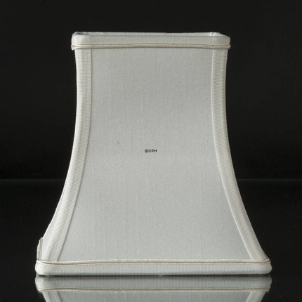 Firkantet lampeskærm 18 cm i højden, hvid silke (Vedr. 2. sortering - se beskrivelse)